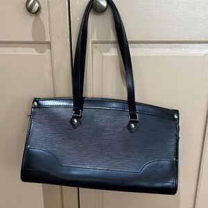 Louis Vuitton Black Epi leather shoulder bag.
